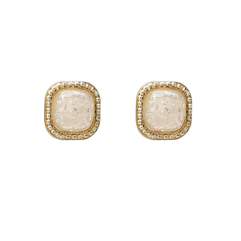 IRRESISTEA STUD EARRINGS